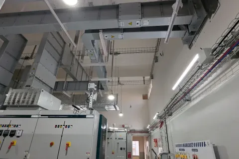 匯流排接頭悄悄過熱,可能讓整條生產線瞬間停擺——雀巢印度工廠如何用光纖,把 3,200 公尺的電力匯流排變成即時監控的溫度地圖?